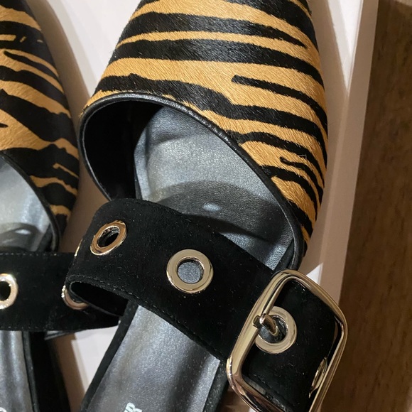 Bleecker & Bond Zebra Mule with Real Fur - Picture 6 of 10